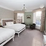 Stauntons On The 3*